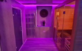 Golden Crown Spa Suite With Private Hot Tub And Thermal Suite